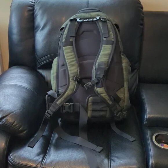 Oakley Kitchen Sink backpack Brand New with tags - Picture 8 of 16